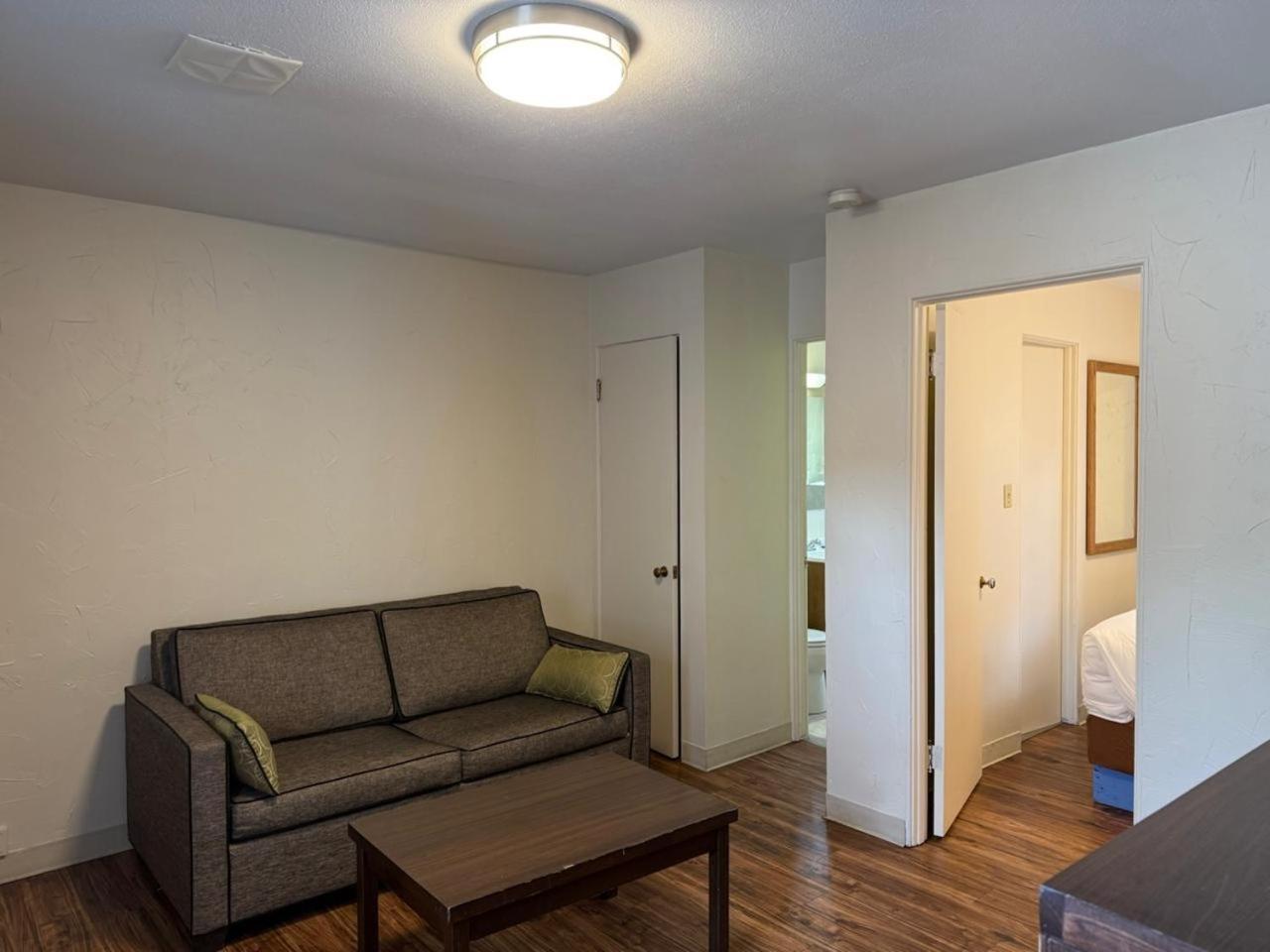 Sunrise Motor Inn Коуди Екстериор снимка