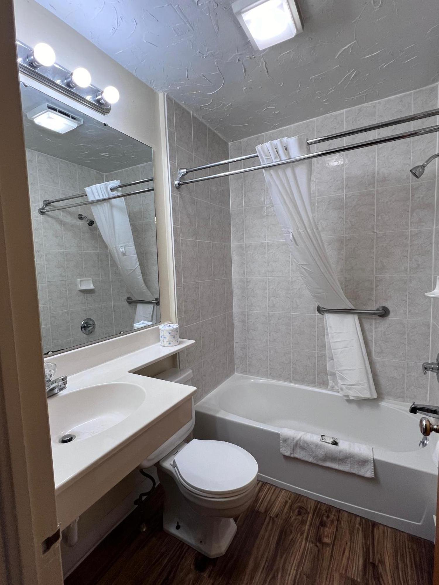 Sunrise Motor Inn Коуди Екстериор снимка