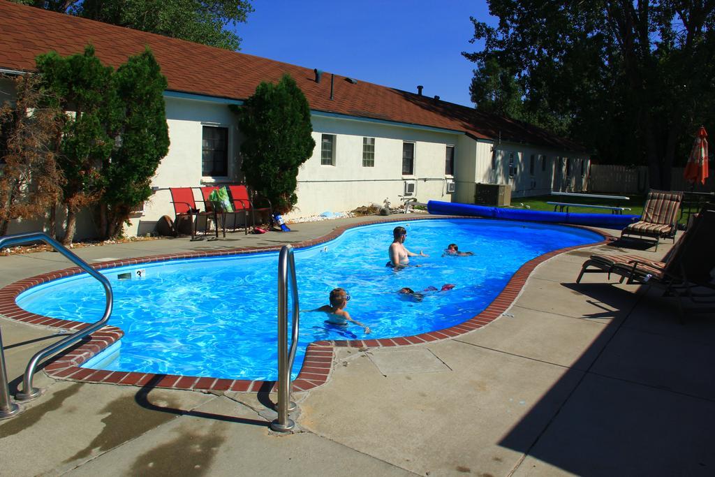 Sunrise Motor Inn Коуди Екстериор снимка