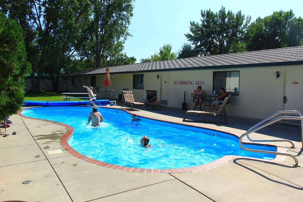 Sunrise Motor Inn Коуди Екстериор снимка